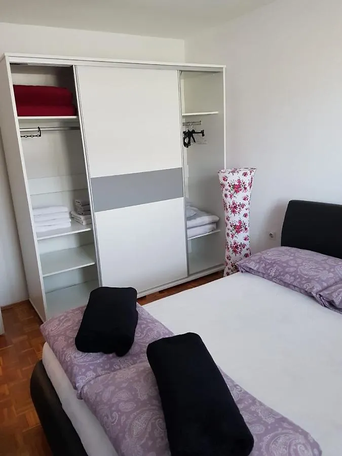 Apartment Noa Pula 0*,