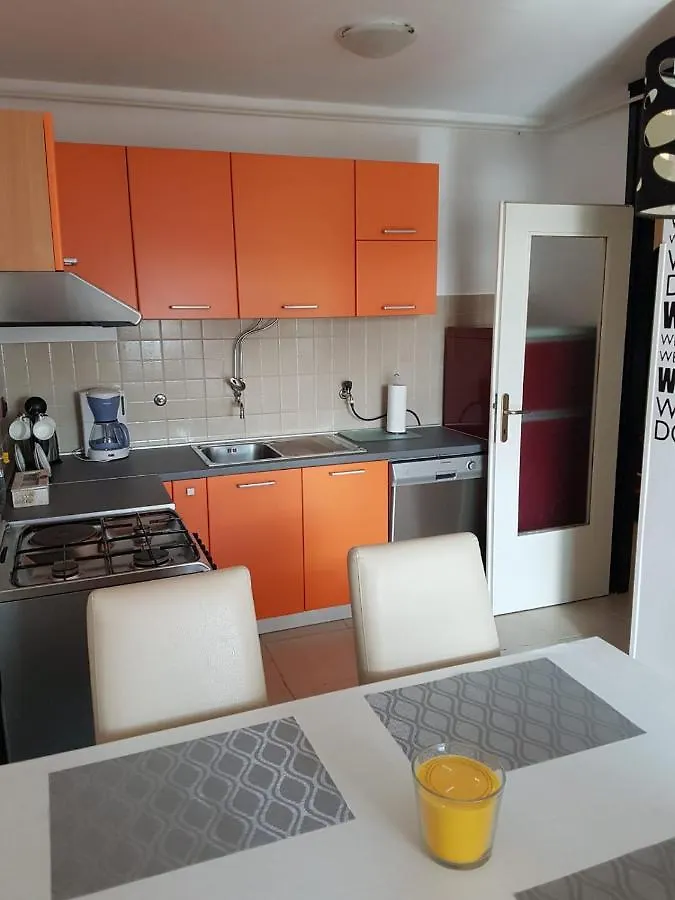 Apartment Noa Pula 0*,  Croatia